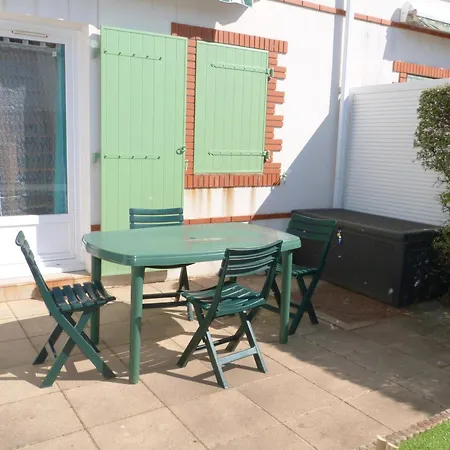 Maisonnette 4 Pers. Pres Plage, Piscine Et Parking - Fr-1-194-260 *